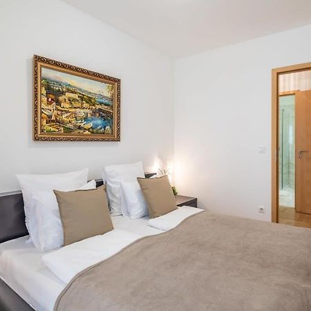 Homey Apartment With Ac And Balcony 부다페스트 외부 사진