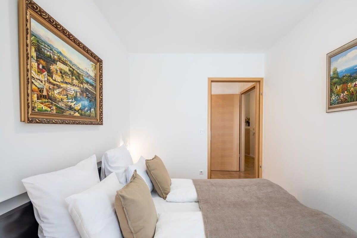Homey Apartment With Ac And Balcony 부다페스트 외부 사진