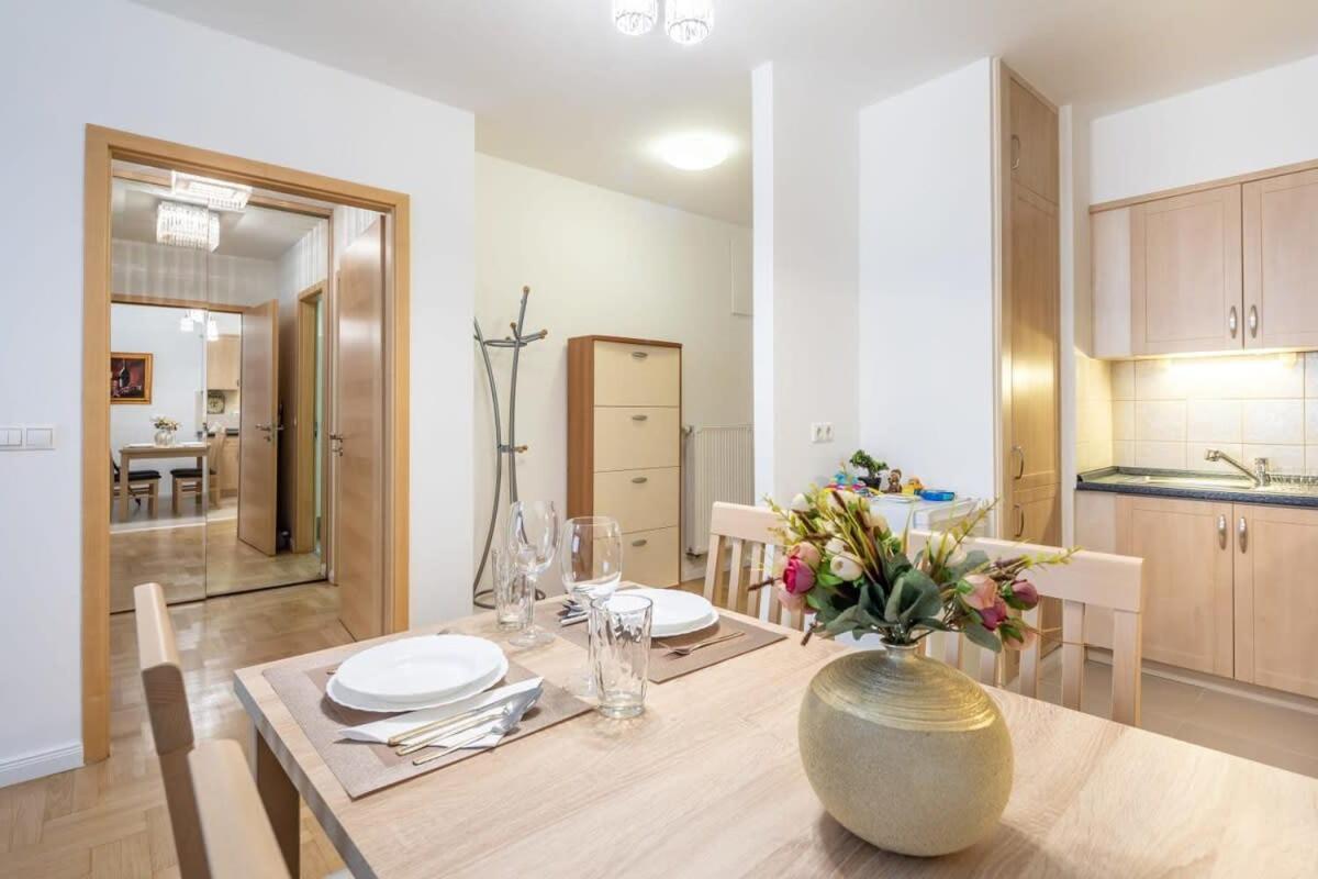 Homey Apartment With Ac And Balcony 부다페스트 외부 사진