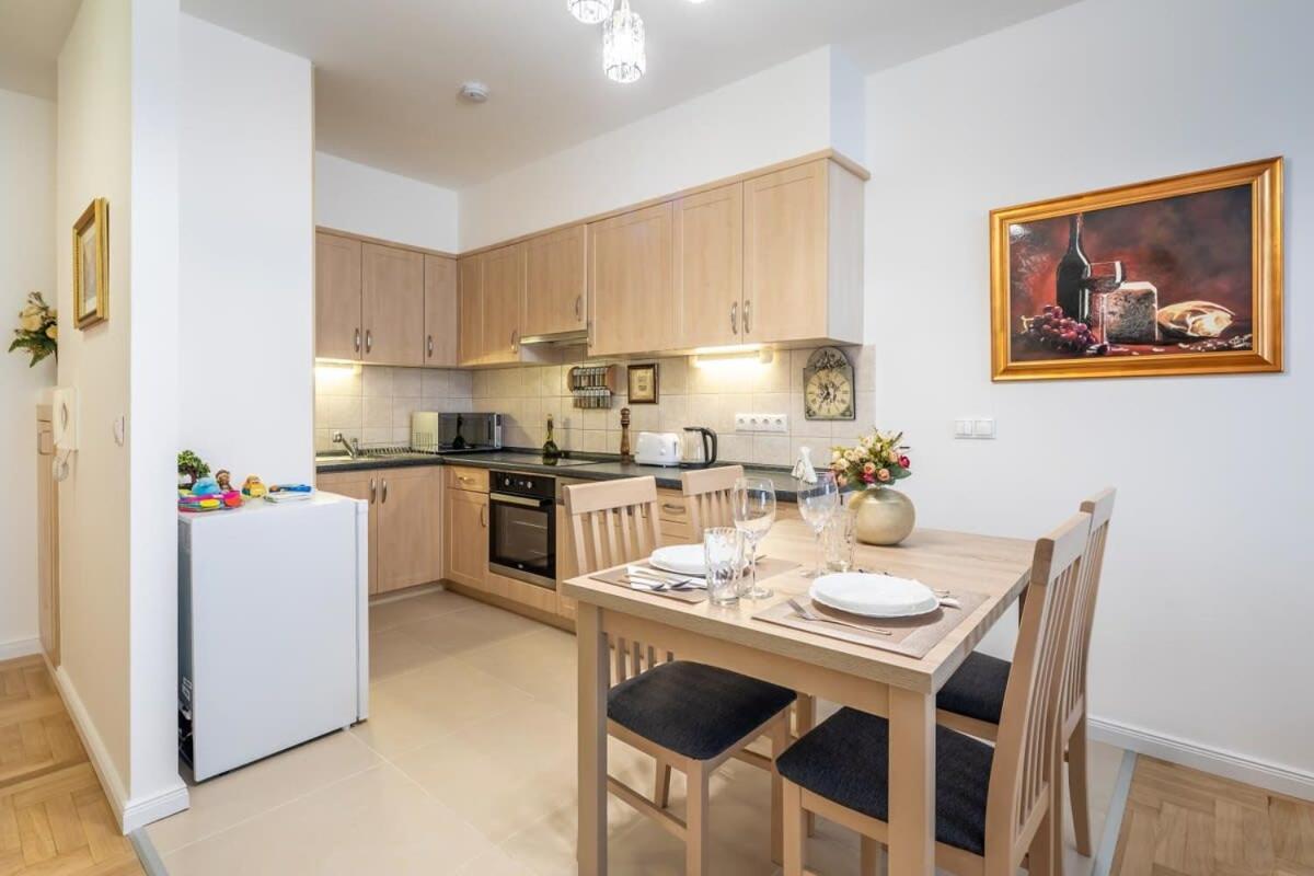 Homey Apartment With Ac And Balcony 부다페스트 외부 사진