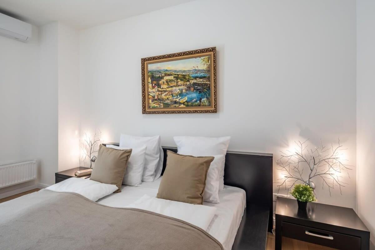 Homey Apartment With Ac And Balcony 부다페스트 외부 사진