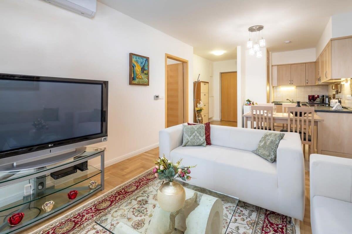Homey Apartment With Ac And Balcony 부다페스트 외부 사진