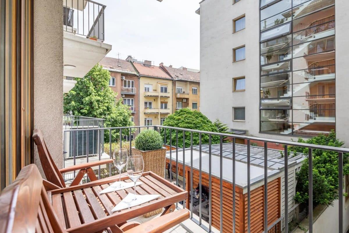 Homey Apartment With Ac And Balcony 부다페스트 외부 사진
